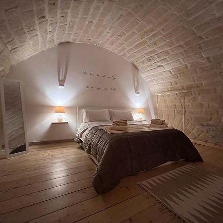 Epoca Suite House Трани Екстериор снимка