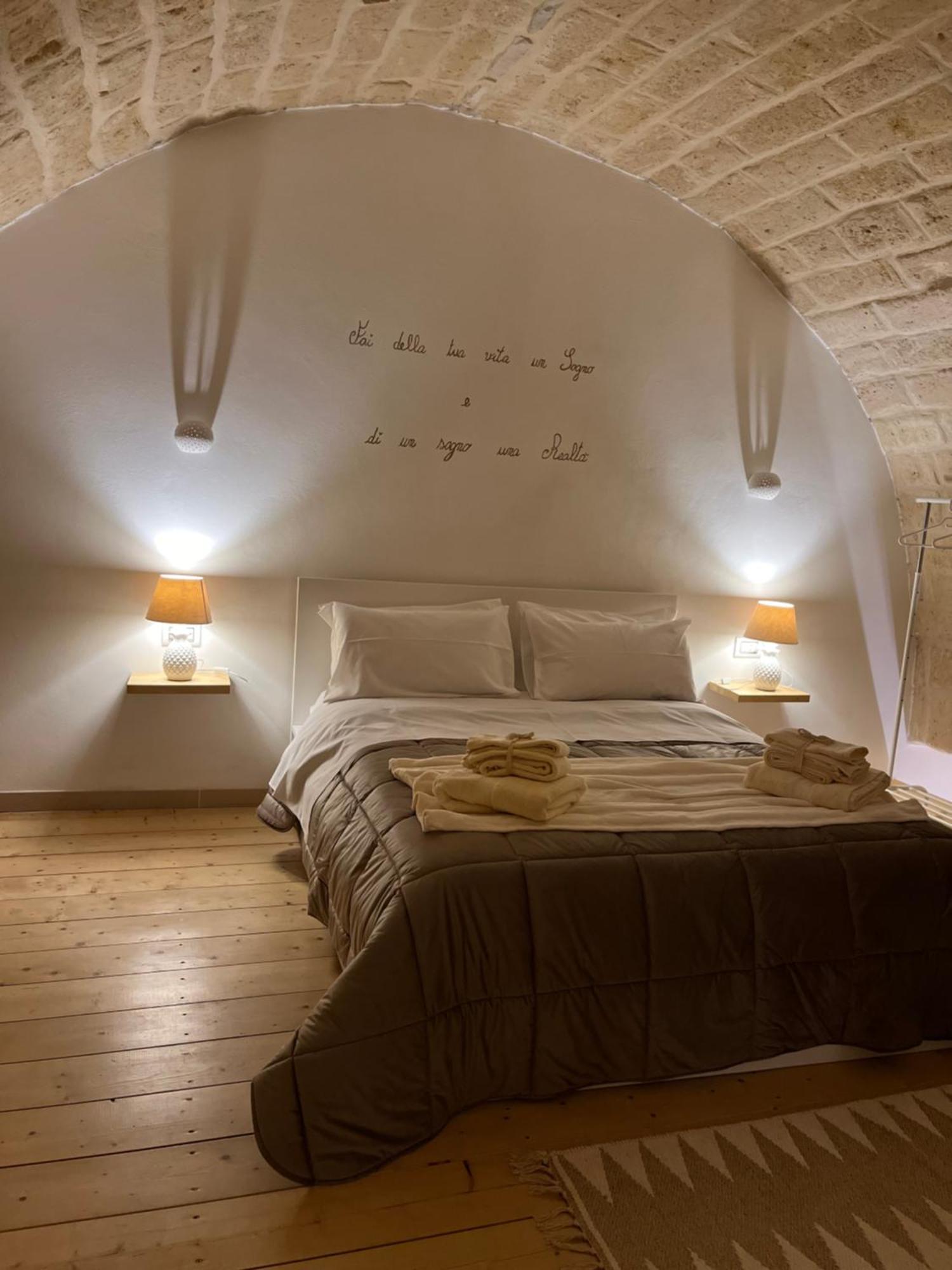Epoca Suite House Трани Екстериор снимка