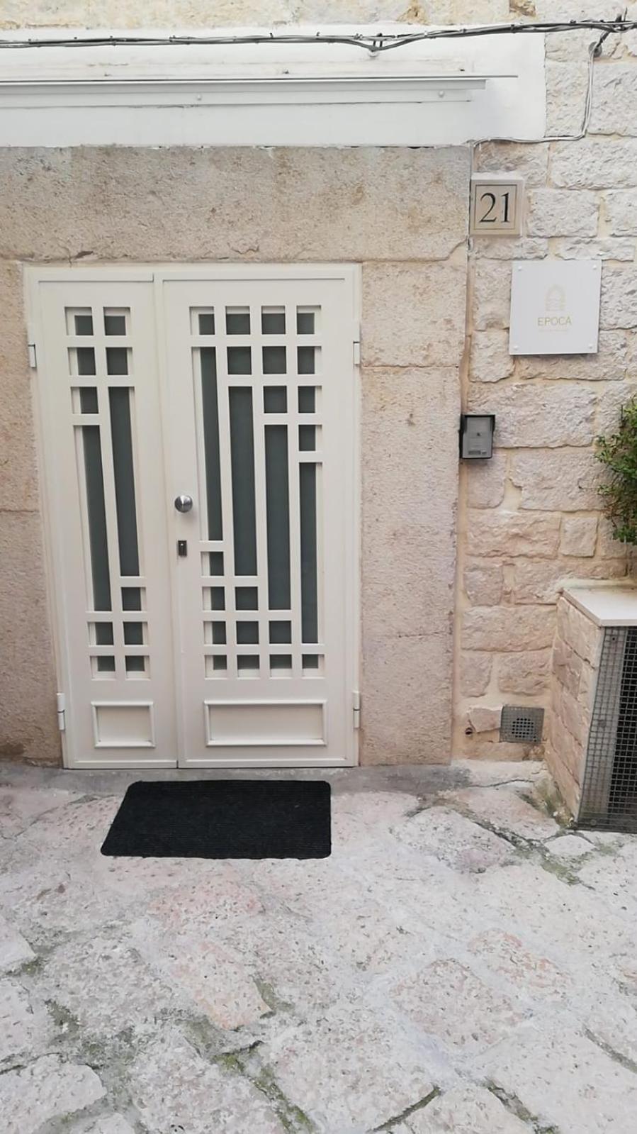 Epoca Suite House Трани Екстериор снимка