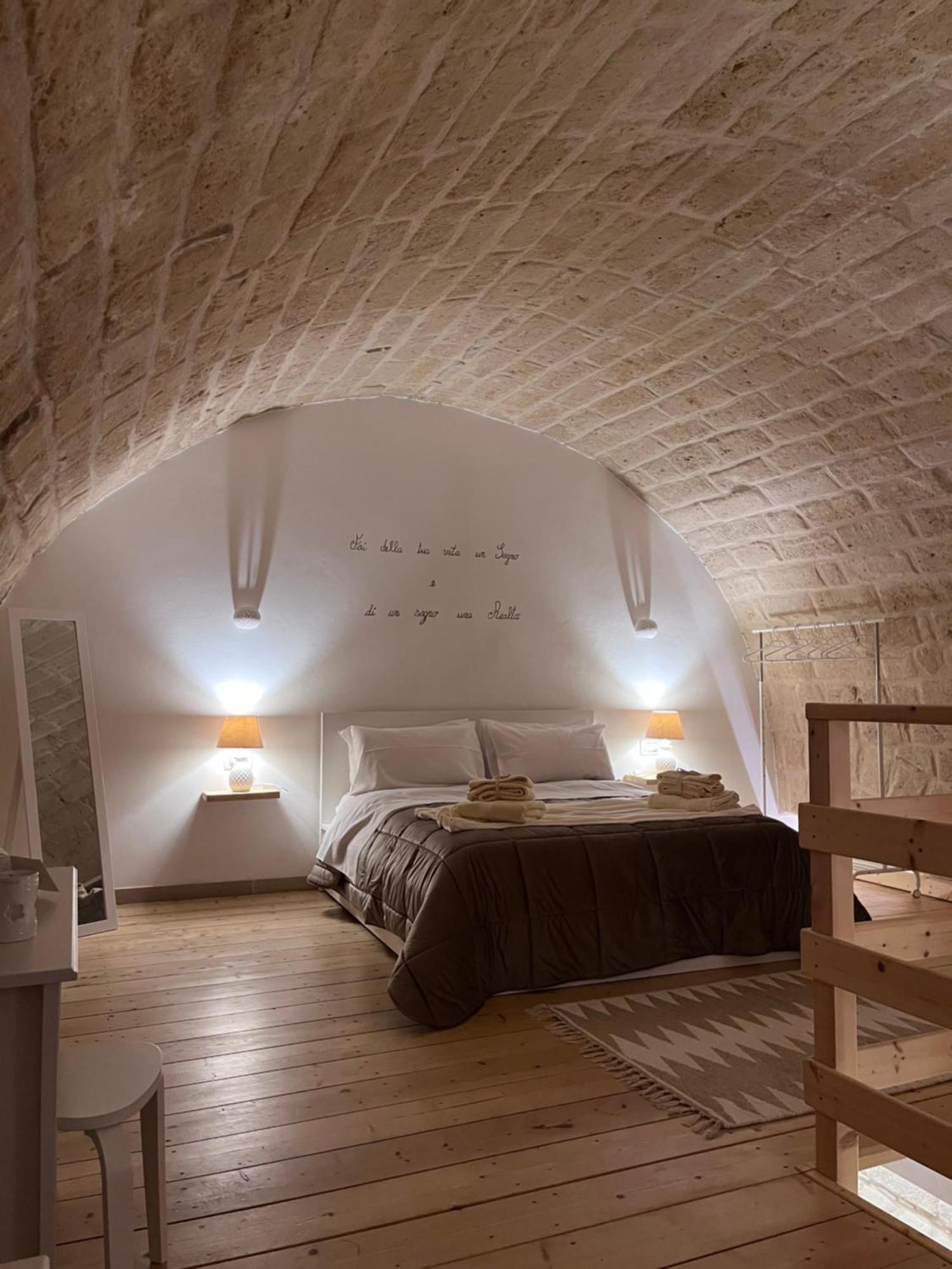 Epoca Suite House Трани Екстериор снимка