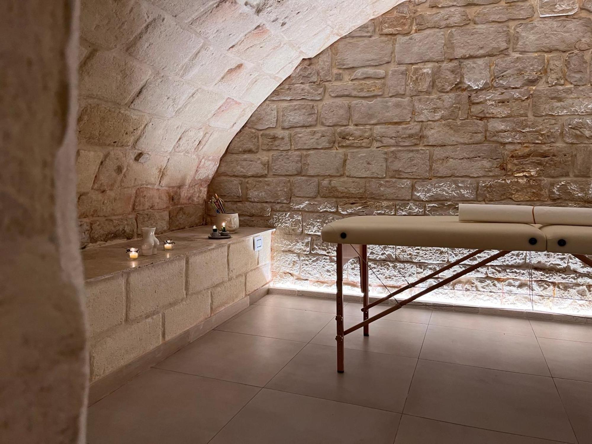 Epoca Suite House Трани Екстериор снимка