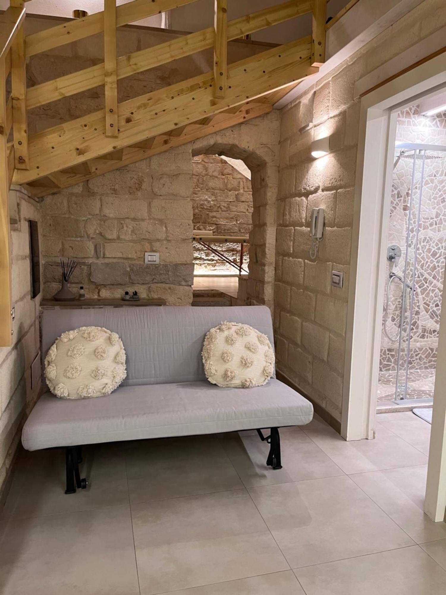 Epoca Suite House Трани Екстериор снимка