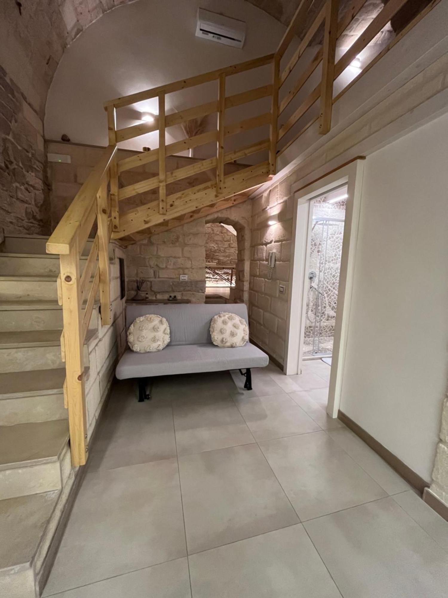 Epoca Suite House Трани Екстериор снимка