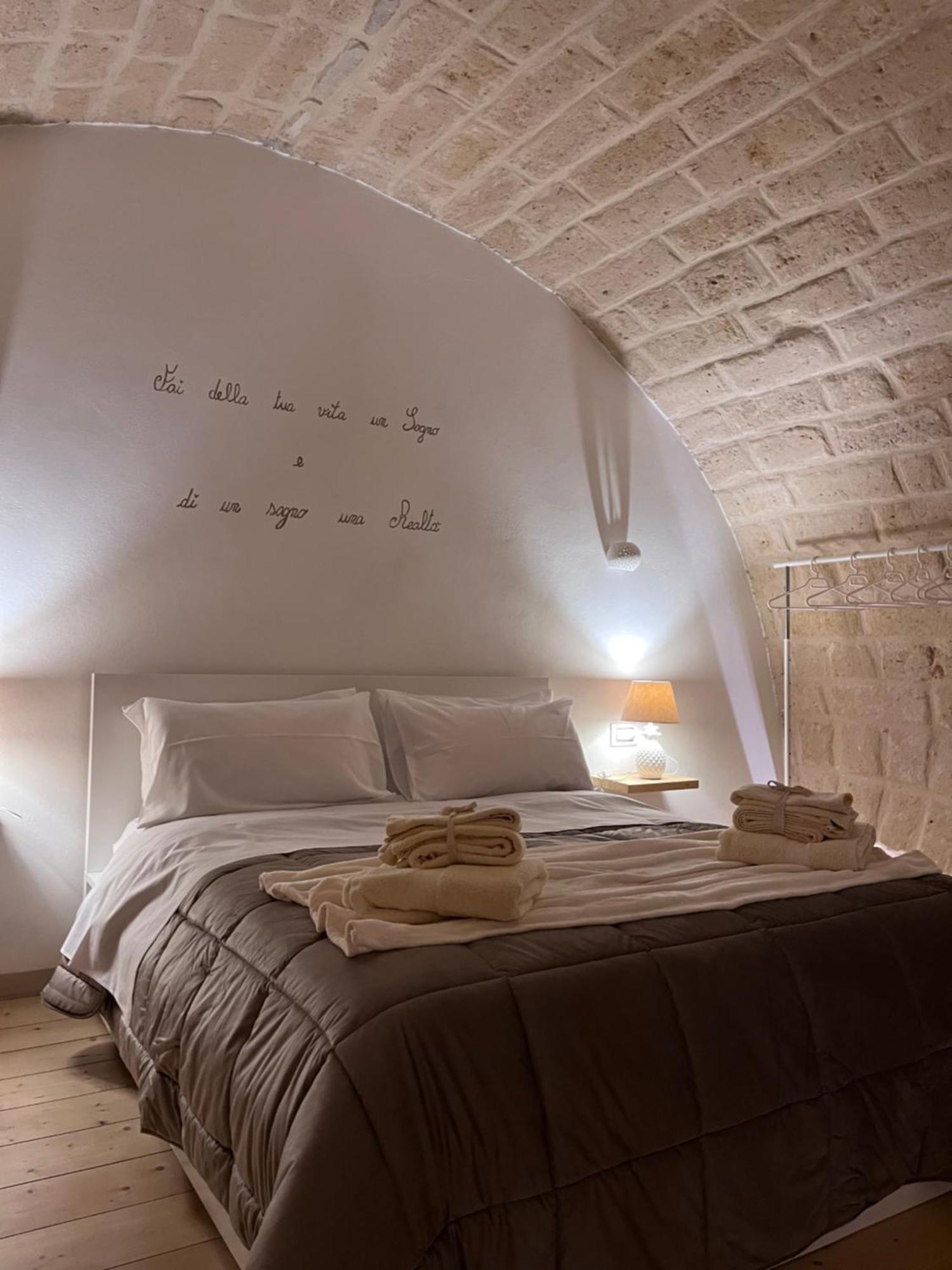 Epoca Suite House Трани Екстериор снимка