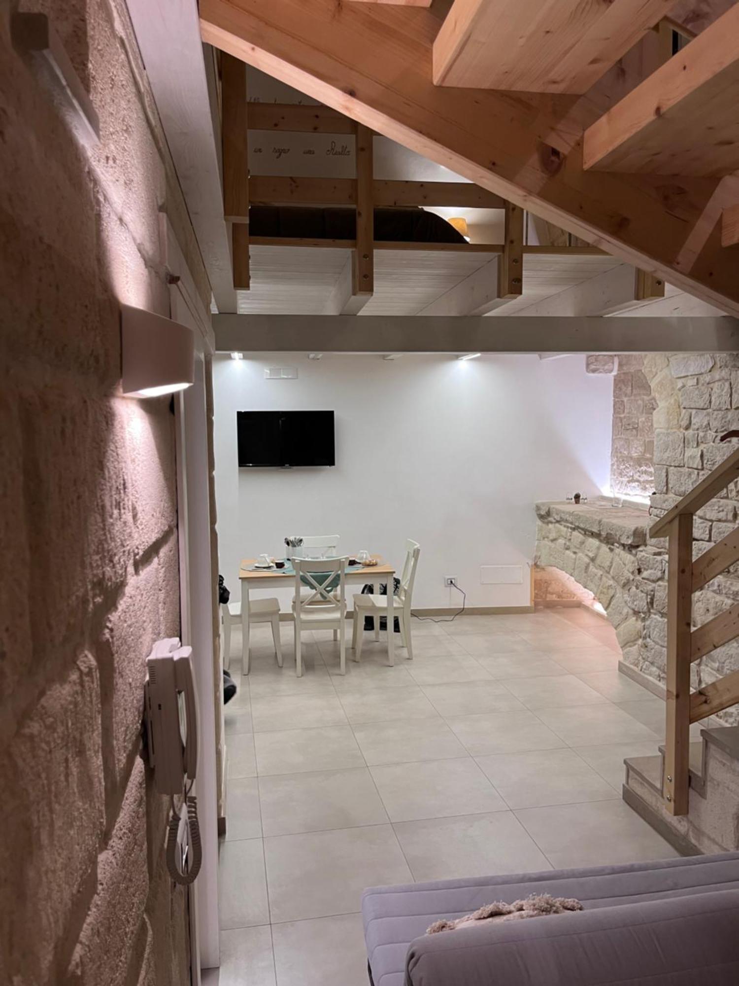 Epoca Suite House Трани Екстериор снимка