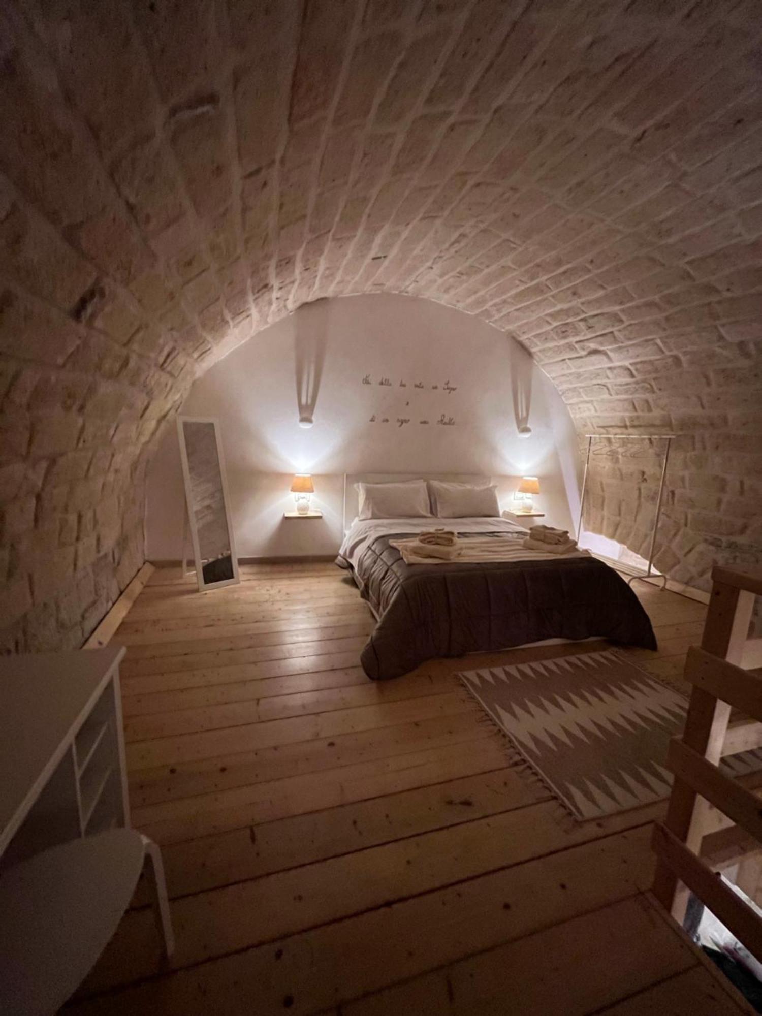 Epoca Suite House Трани Екстериор снимка