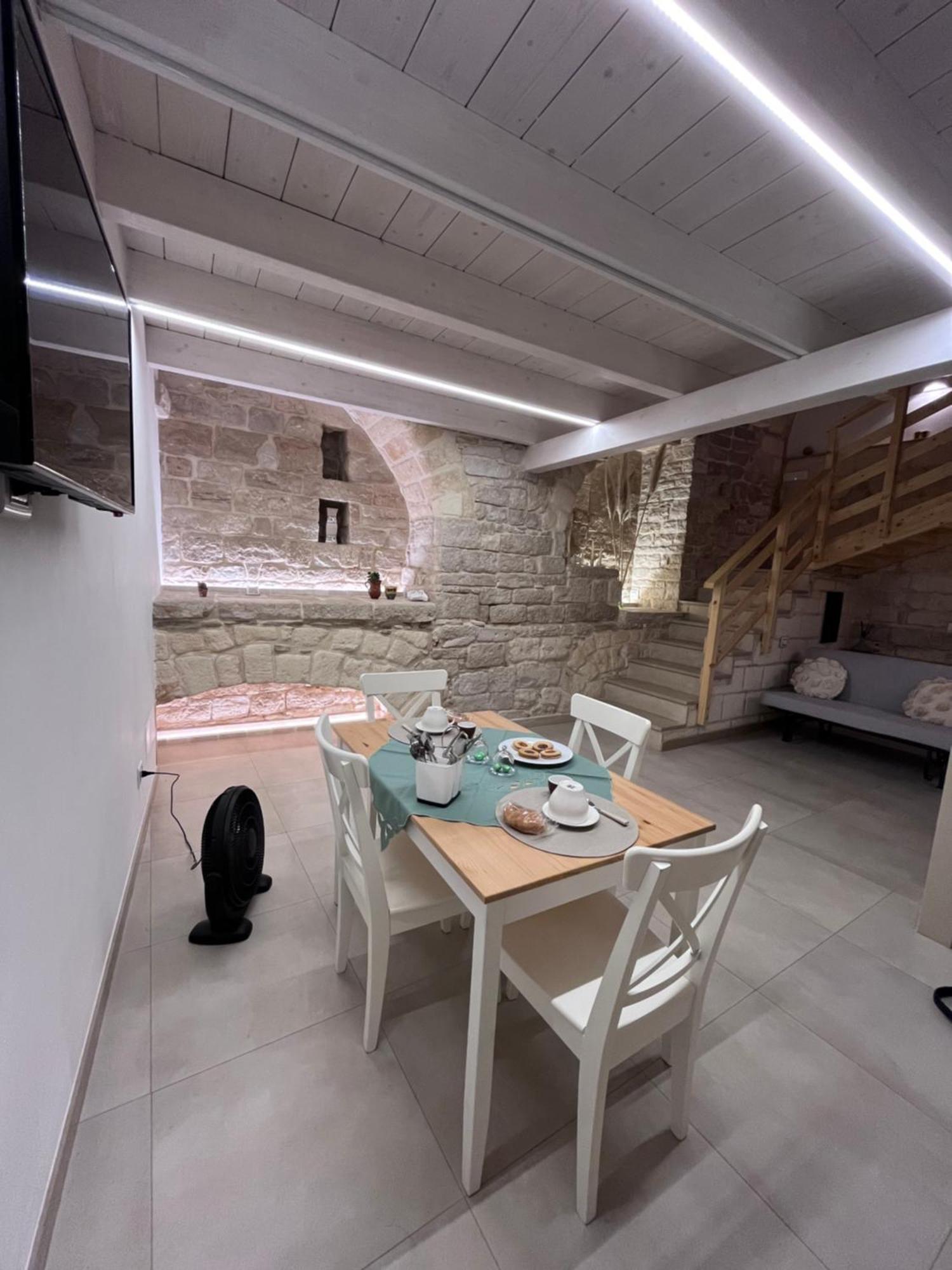 Epoca Suite House Трани Екстериор снимка