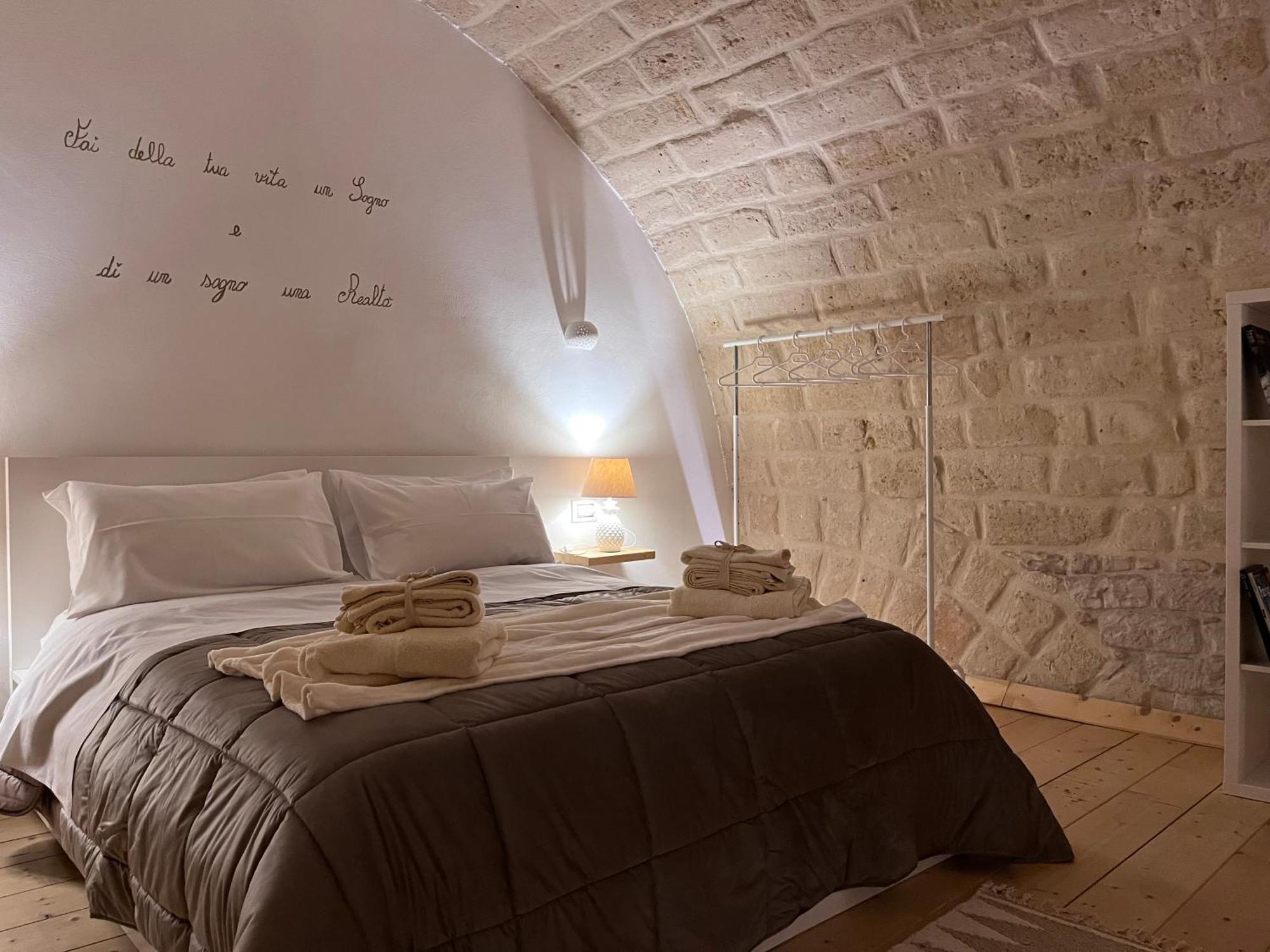 Epoca Suite House Трани Екстериор снимка