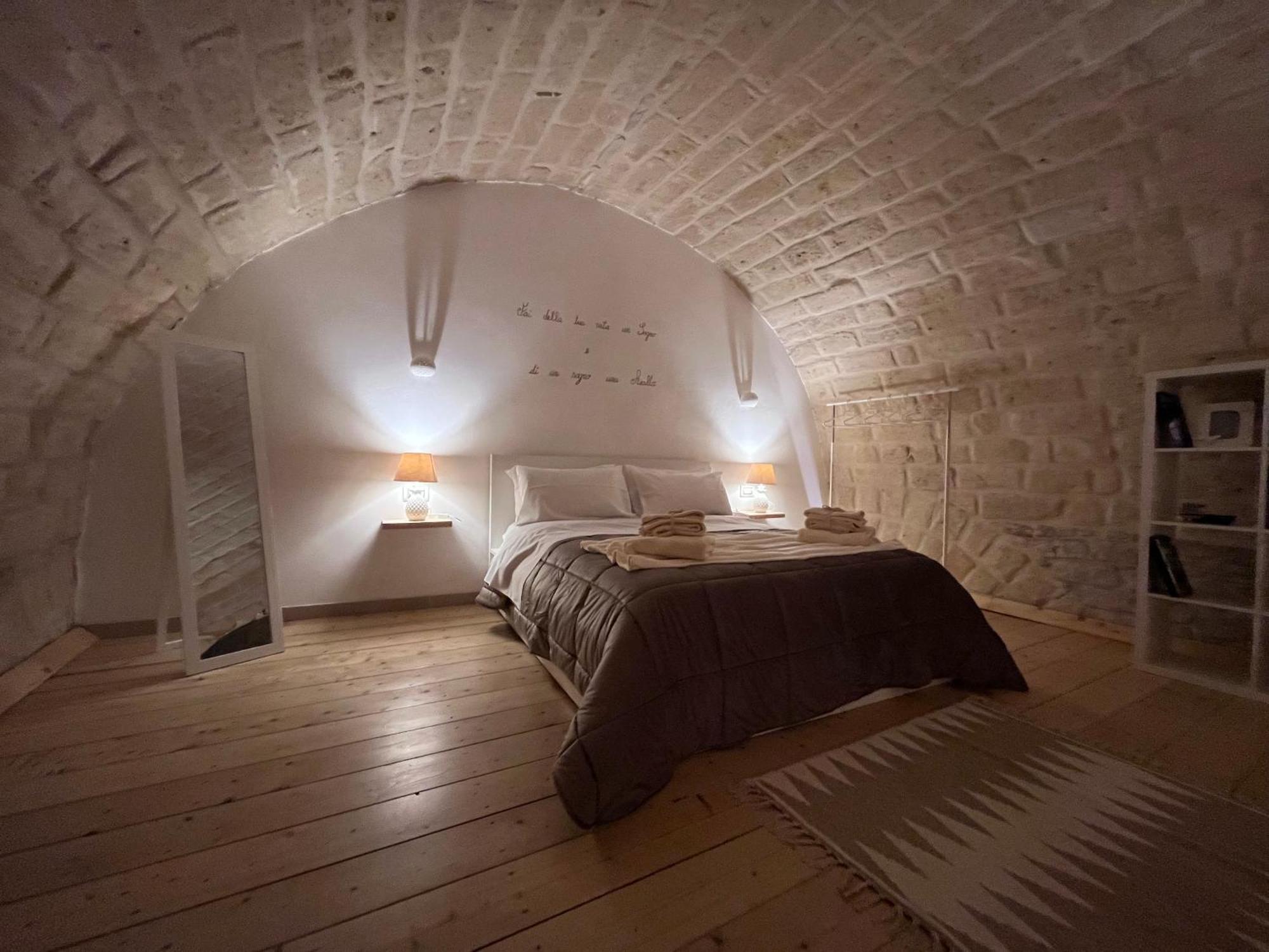 Epoca Suite House Трани Екстериор снимка