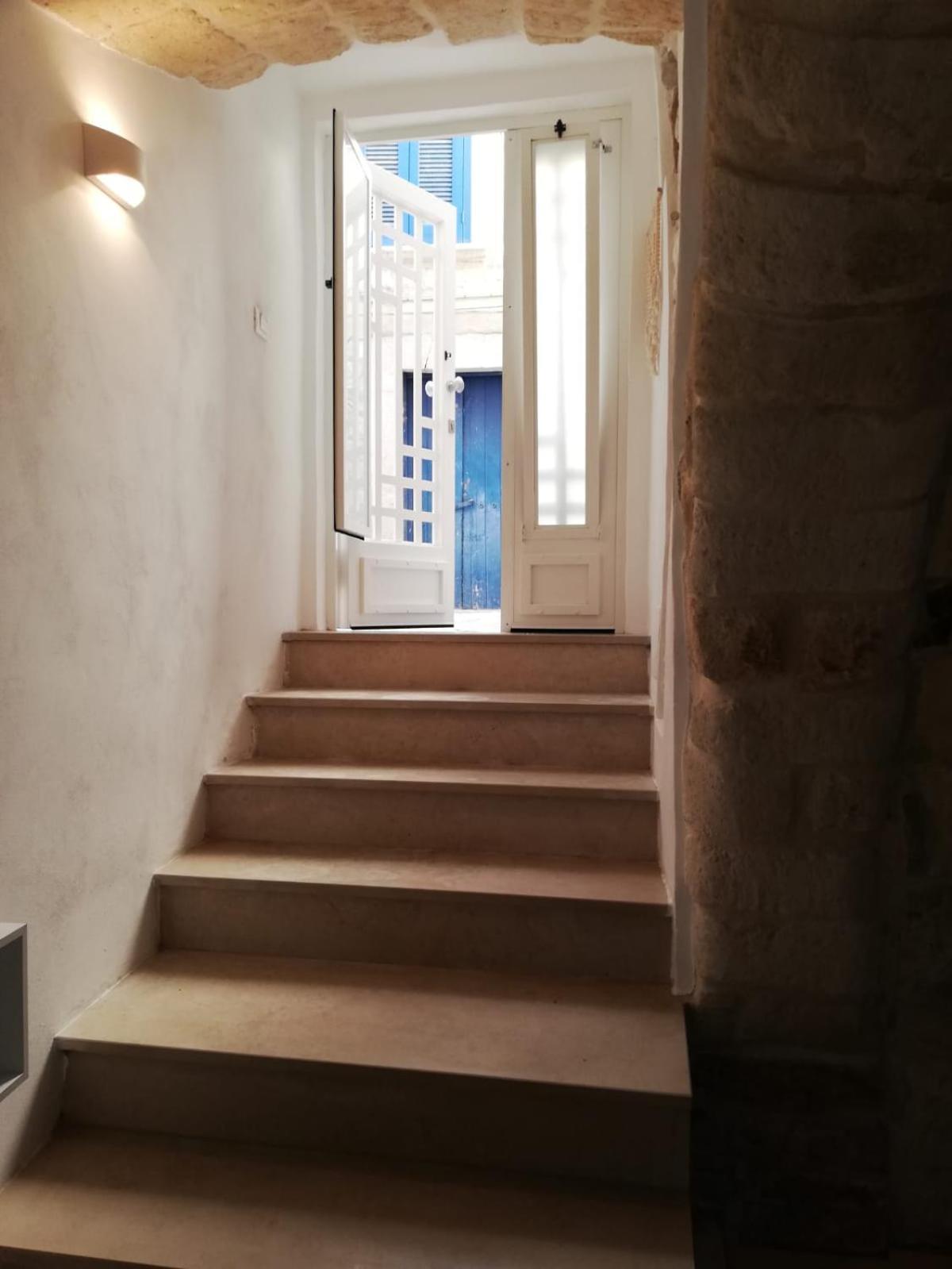 Epoca Suite House Трани Екстериор снимка